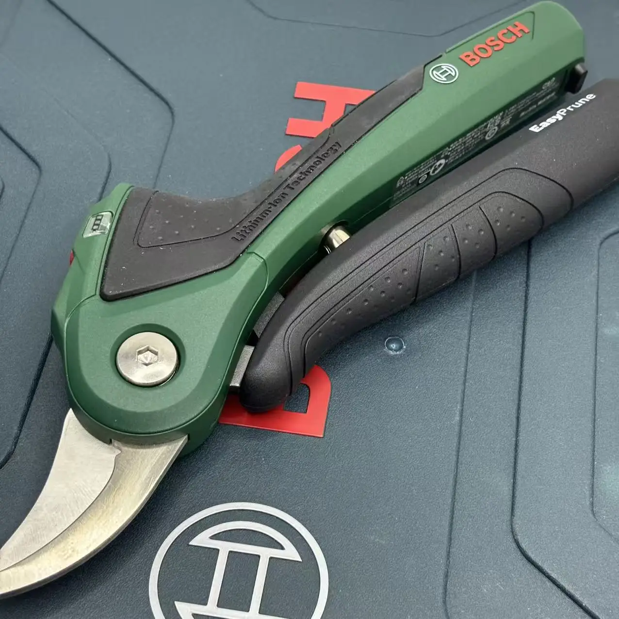 กรรไกรตัดกิ่งไร้สาย Bosch 3.6V - Pruning Shears บทวิจารณ์และราคา